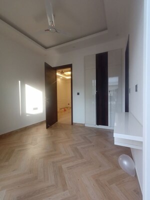 Room in 3 BHK Builder Floor at Lion Green Valley, Sohna Sector 35 – for Rent