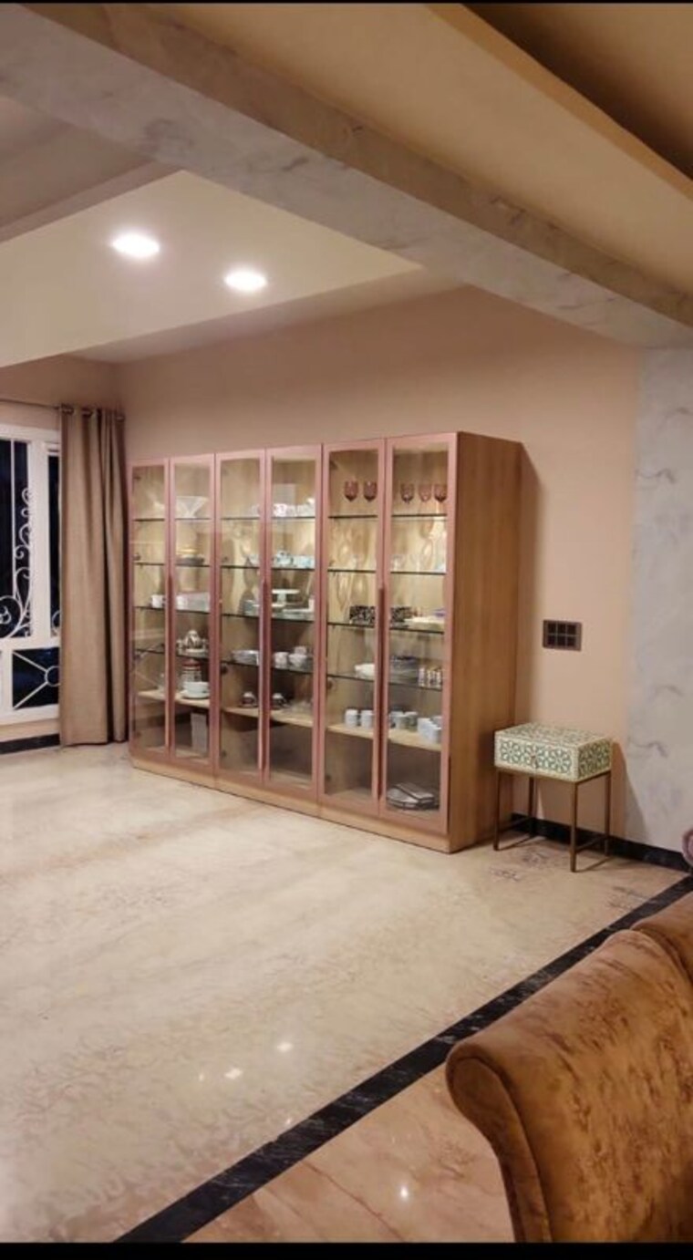Room, banjara hills 6+ Bedroom 15000 Sq.Ft. Villa In Banjara Hills Hyderabad 9938765