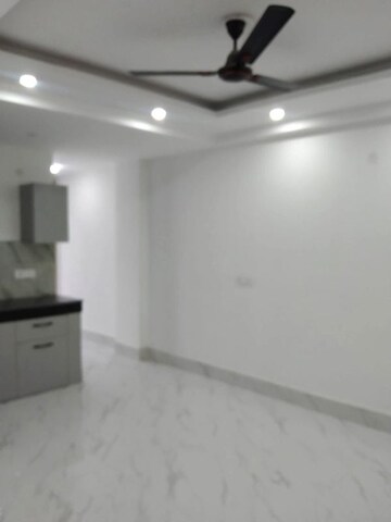 Room in 1 BHK Builder Floor at Saket – for Rent