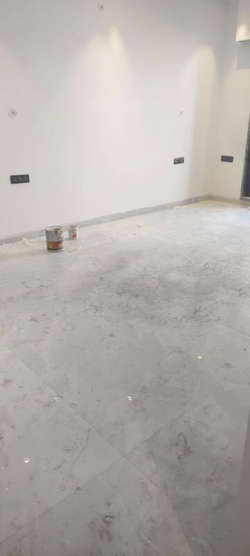 Room in 2.5 BHK Builder Floor at Sector 57 – for Rent