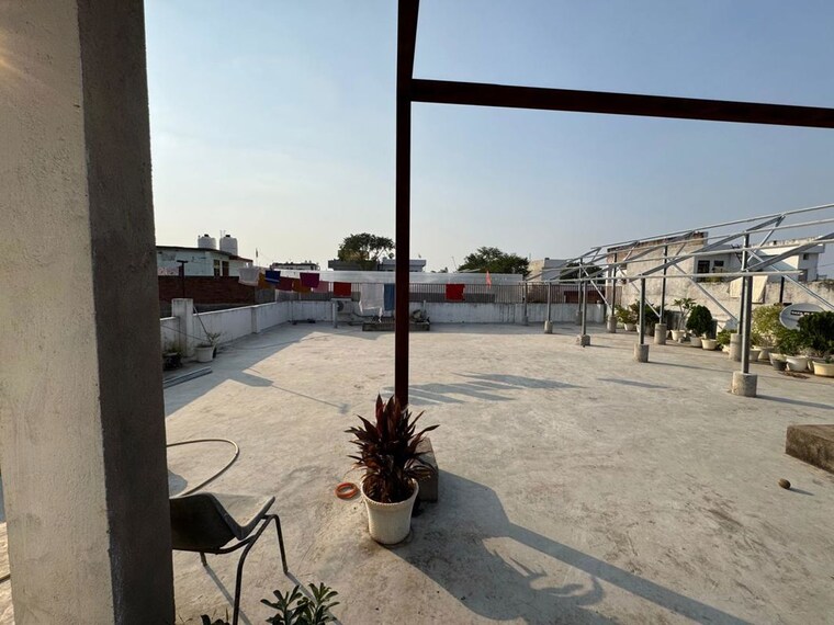  Parking, gomti nagar 6 Bedroom 2400 Sq.Ft. Independent House In Gomti Nagar Lucknow 9938816