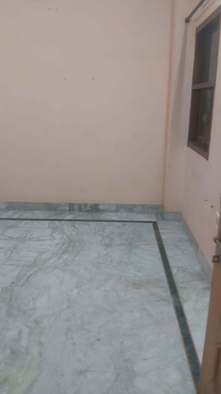 Room, mayur vihar 1.5 Bedroom 390 Sq.Ft. Builder Floor In Mayur Vihar Delhi 9938828