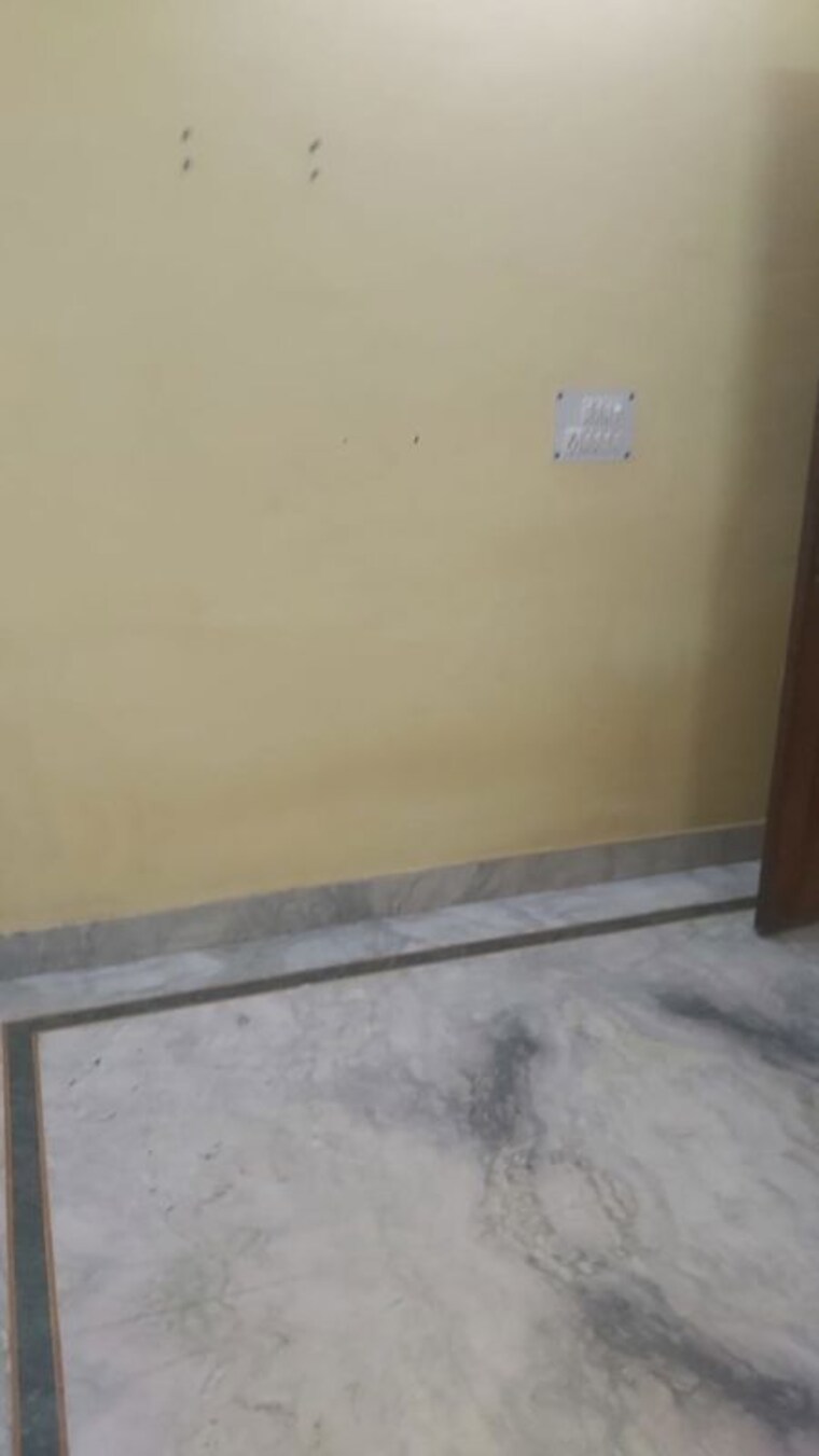 Room, mayur vihar 1.5 Bedroom 390 Sq.Ft. Builder Floor In Mayur Vihar Delhi 9938828