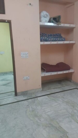 Furnished Amenities in 1.5 BHK Builder Floor at Mayur Vihar – for Rent