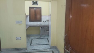 Bathroom in 1.5 BHK Builder Floor at Mayur Vihar – for Rent