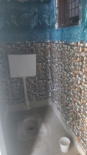 Bathroom in 2.5 BHK Builder Floor at Mayur Vihar – for Rent