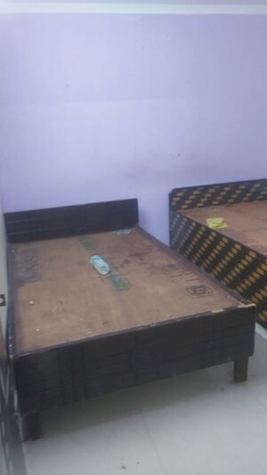 Bedroom in 2.5 BHK Builder Floor at Mayur Vihar – for Rent