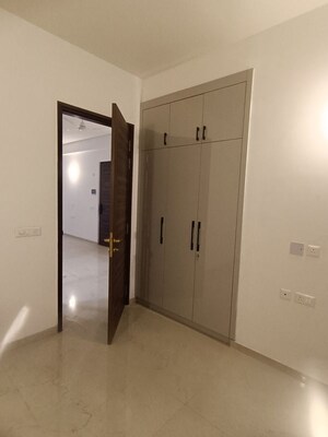 Room in 3 BHK Apartment at Smart World Orchard, Sector 61 – for Rent