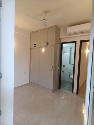 Room in 3 BHK Apartment at Smart World Orchard, Sector 61 – for Rent