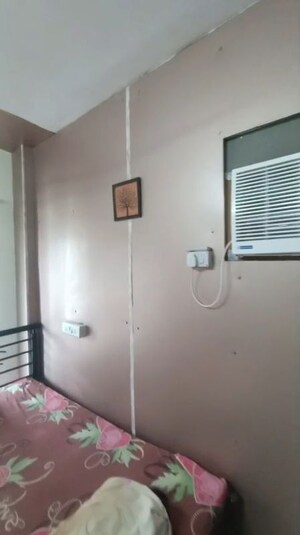 Room in 1 BHK Apartment at Bindra Complex, Andheri East – for Rent