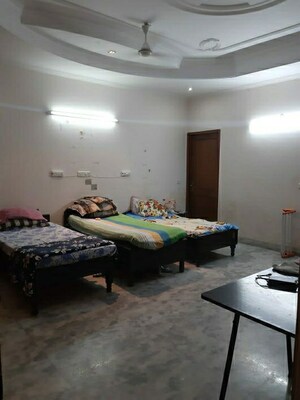 Bedroom in  Pg at Sector 39 – for Rent