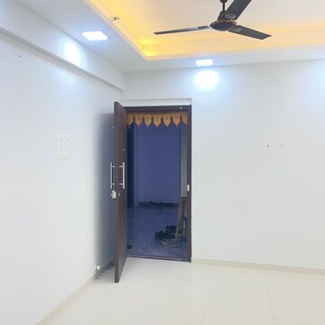 Room in 1.5 BHK Apartment at Runwal Forests, Datar Colony – for Rent