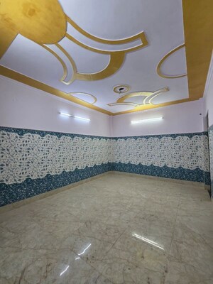 Bedroom in 2 BHK Builder Floor at Zakir Nagar – for Sale