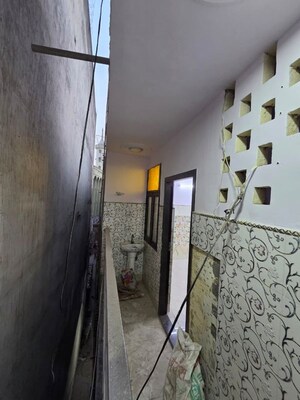 Balcony in 2 BHK Builder Floor at Zakir Nagar – for Sale