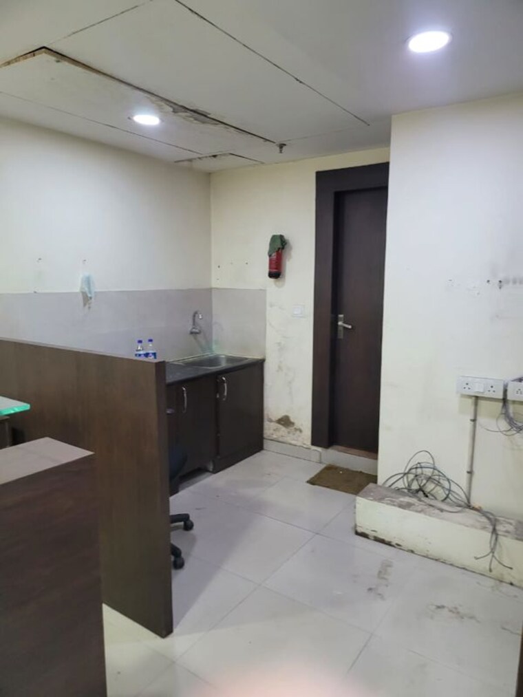 Team Area, vibhuti khand Commercial Office Space 900 Sq.Ft. In Vibhuti Khand Lucknow 9938922