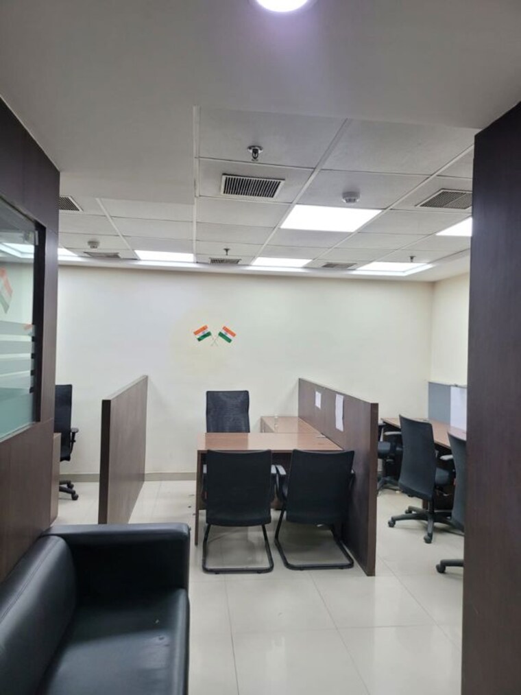 Team Area, vibhuti khand Commercial Office Space 900 Sq.Ft. In Vibhuti Khand Lucknow 9938922