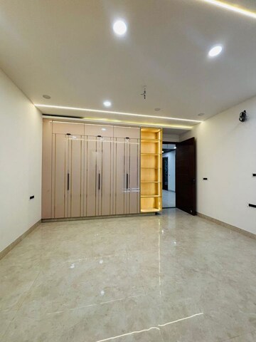 Room in 4 BHK Builder Floor at Ansal API Esencia, Sector 67 – for Sale