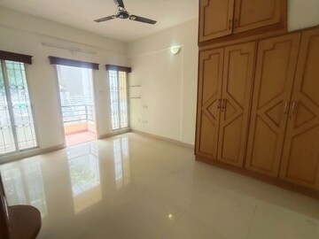 Room in 3 BHK Apartment at Hsr Layout – for Rent