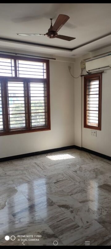 Room in 3 BHK Apartment at Hsr Layout – for Sale