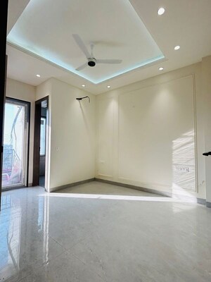 Building Lobby in 3 BHK Builder Floor at Anant Raj Ashok Estate, Sector 63a – for Sale