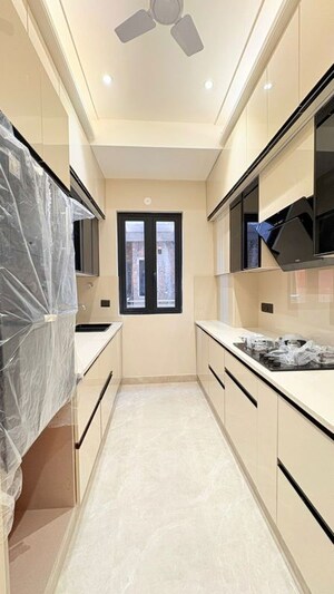 Kitchen in 4 BHK Builder Floor at BPTP Green Oaks, Sector 70a – for Sale