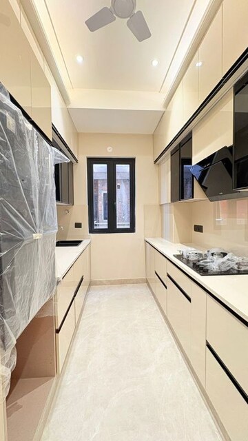 Kitchen in 4 BHK Builder Floor at BPTP Green Oaks, Sector 70a – for Sale