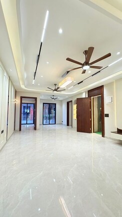 4 BHK + Pooja Room,Servant Room Builder Floor For Sale in BPTP Green Oaks