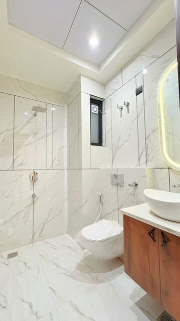 Bathroom in 4 BHK Builder Floor at BPTP Green Oaks, Sector 70a – for Sale