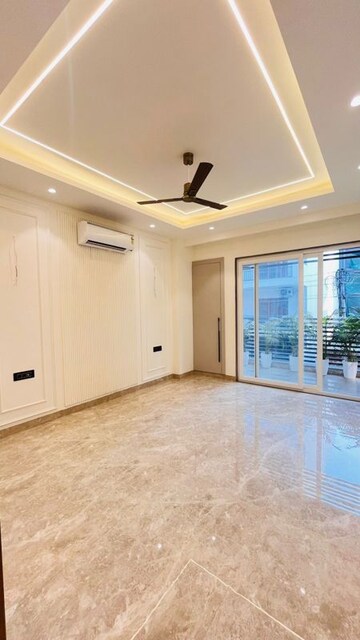 Room in 4 BHK Builder Floor at Anant Raj Ashok Estate, Sector 63a – for Sale