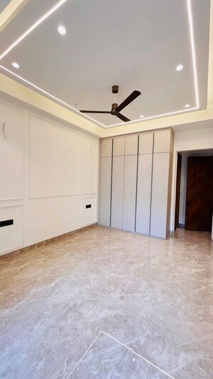 Room in 4 BHK Builder Floor at Anant Raj Ashok Estate, Sector 63a – for Sale