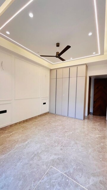 Room in 4 BHK Builder Floor at Anant Raj Ashok Estate, Sector 63a – for Sale