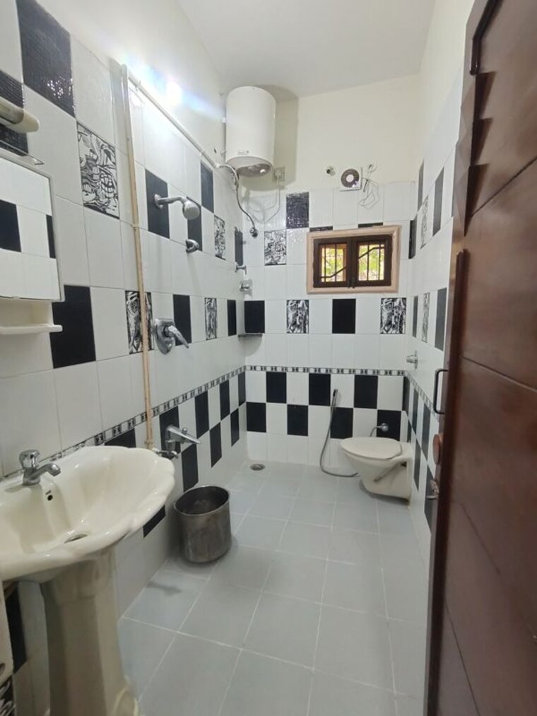 Team Area, hsr layout 4 Bedroom 3000 Sq.Ft. Independent House In Hsr Layout Bangalore 9876708