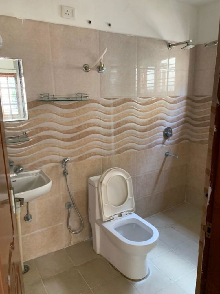 Bathroom, cambridge layout 3 Bedroom 1850 Sq.Ft. Builder Floor In Cambridge Layout Bangalore 9938944