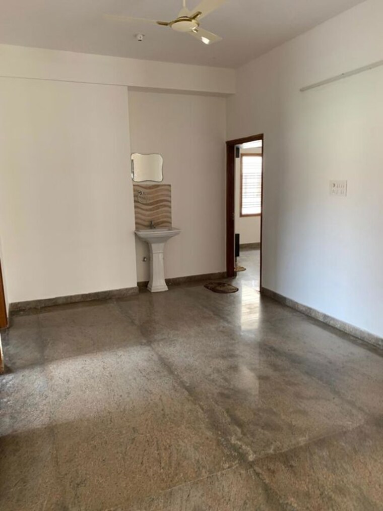 Room, richmond town 3 Bedroom 1500 Sq.Ft. Builder Floor In Richmond Town Bangalore 9938946