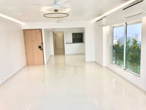 Room in 5 BHK Penthouse at Pali Hill – for Rent