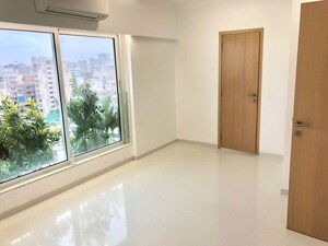 Room in 5 BHK Penthouse at Pali Hill – for Rent