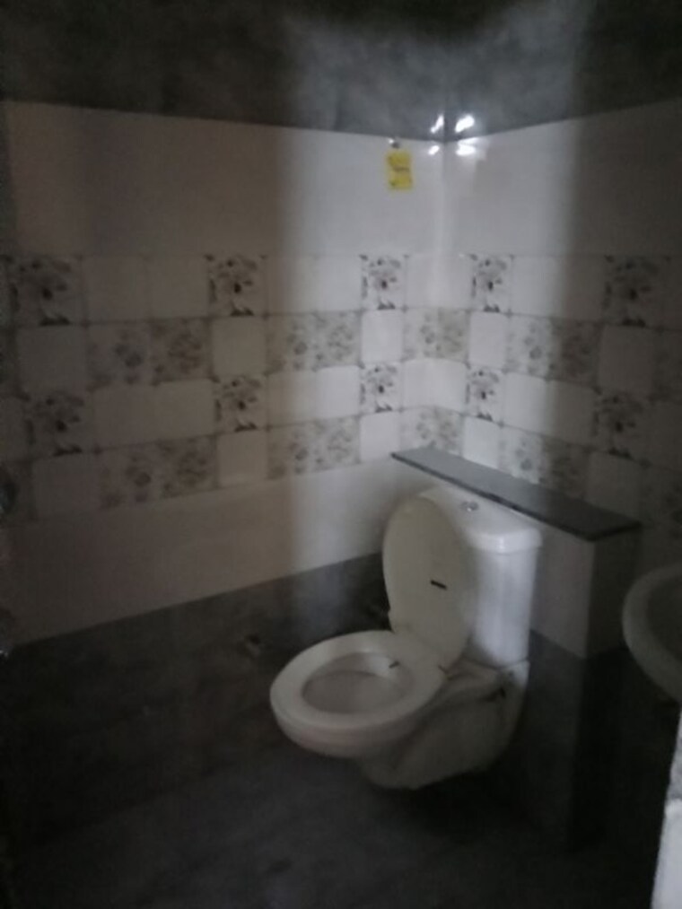 Bathroom, dhakoli 3 Bedroom 122 Sq.Yd. Builder Floor In Dhakoli Zirakpur 9938960