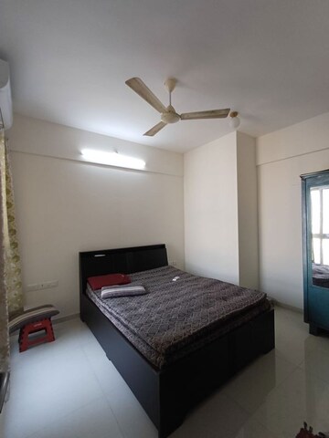 Bedroom in 1.5 BHK Apartment at Sheth Zuri, Laxmi Nagar – for Rent