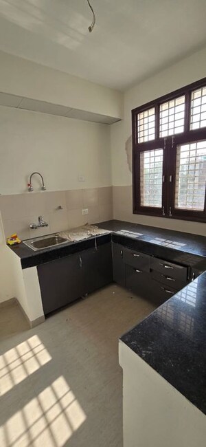 Kitchen in 2.5 BHK Builder Floor at Wave Prime Floors, Wave City – for Rent
