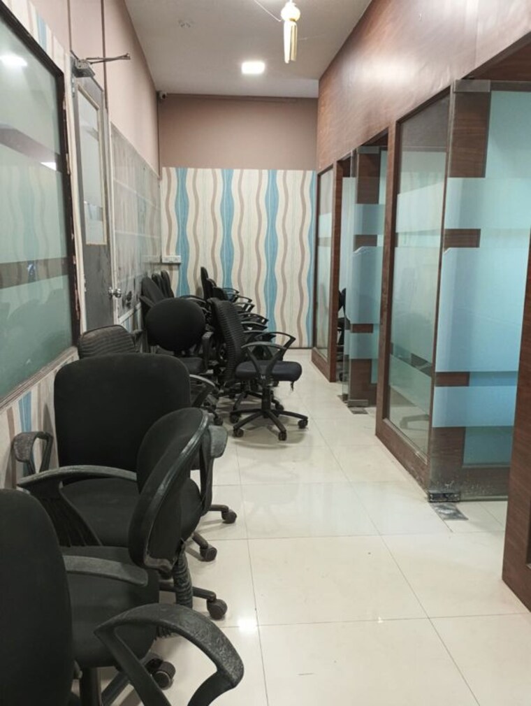 Team Area, palai-plaza Commercial Office Space 2350 Sq.Ft. In Dadar East Mumbai 9939018