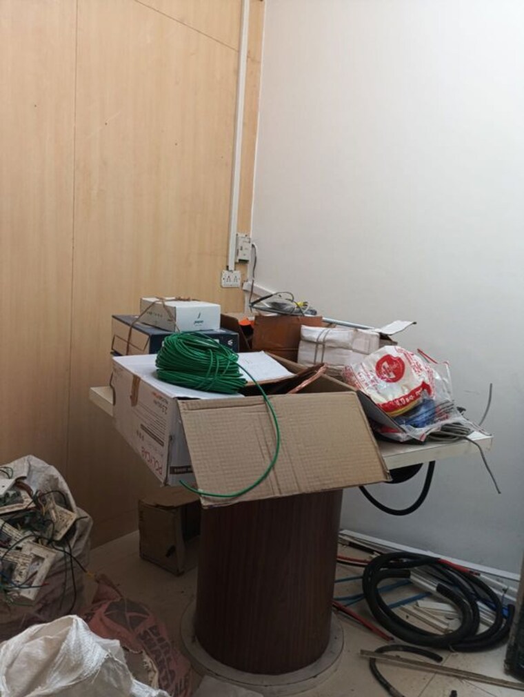 Team Area, palai-plaza Commercial Office Space 2350 Sq.Ft. In Dadar East Mumbai 9939018