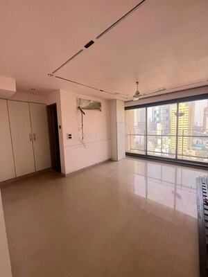 Room in 4 BHK Apartment at Krypton Tower, Prabhadevi – for Rent