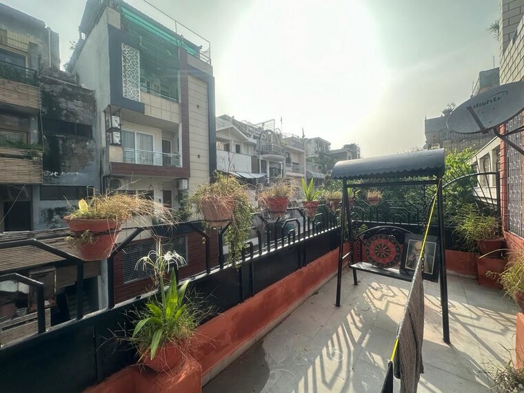 Balcony, kailash hills 3 Bedroom 160 Sq.Yd. Builder Floor In Kailash Hills Delhi 9939039