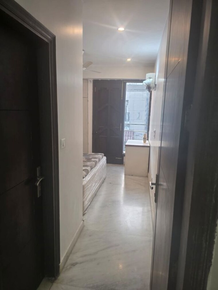 Bedroom, greater kailash i 3 Bedroom 208 Sq.Yd. Builder Floor In Greater Kailash I Delhi 9939045