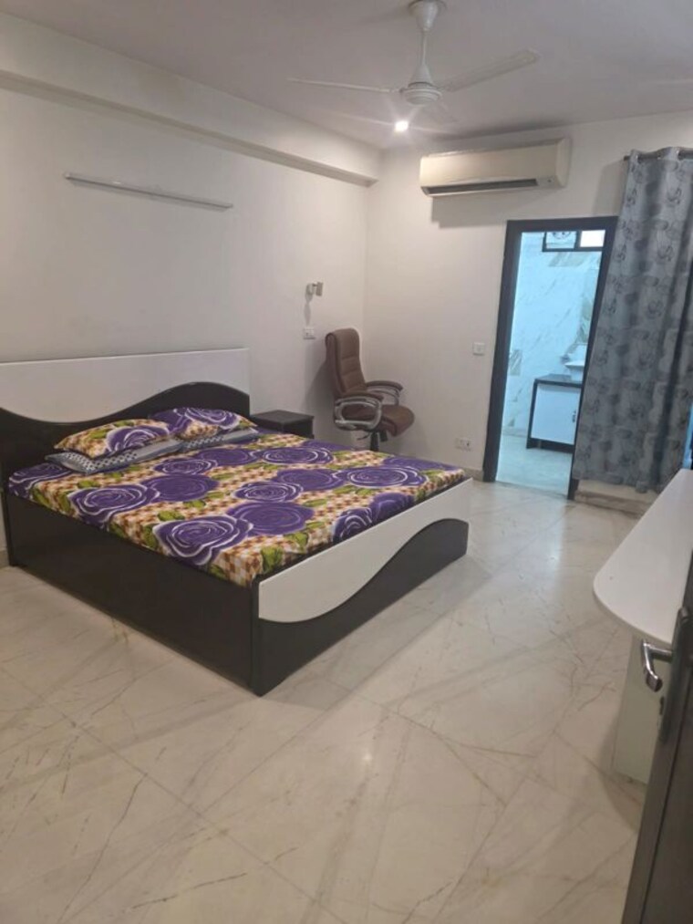 Bedroom, greater kailash i 3 Bedroom 208 Sq.Yd. Builder Floor In Greater Kailash I Delhi 9939045