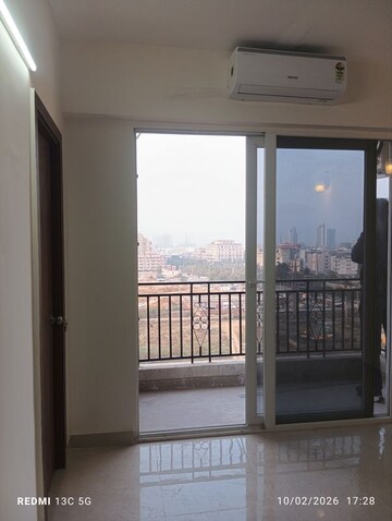 Room in 2 BHK Apartment at Signature Global Prime, Sector 63a – for Rent