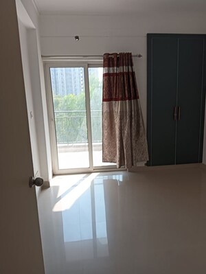 Room in 3 BHK Apartment at ATS Allure, Sector 22d Yamuna Expressway – for Rent