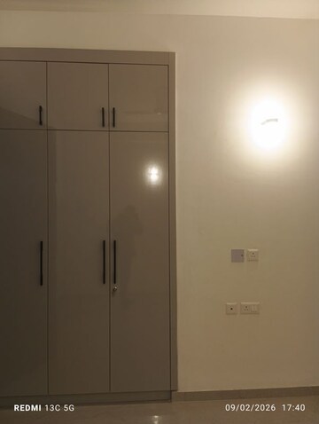 Furnished Amenities in 3 BHK Apartment at Smart World Orchard, Sector 61 – for Rent