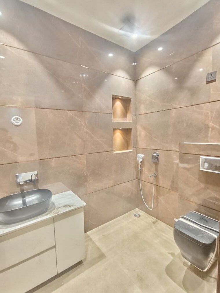 Bathroom, ireo-the-grand-arch 3 Bedroom 3064 Sq.Ft. Apartment In Sector 58 Gurgaon 9939099