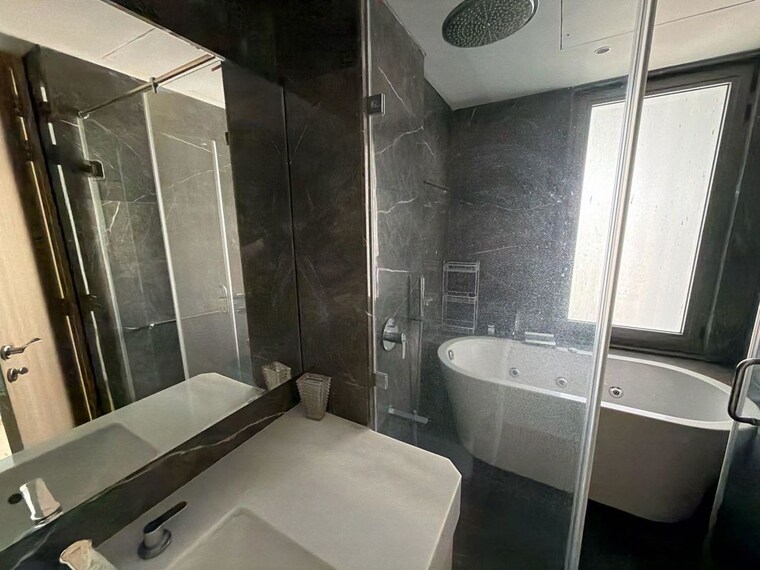Bathroom, rustomjee-crown 4 Bedroom 2158 Sq.Ft. Apartment In Prabhadevi Mumbai 9939096